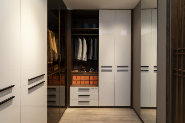 2021開定制衣柜店要了解什么？定制衣柜加盟需注意這幾點(diǎn)